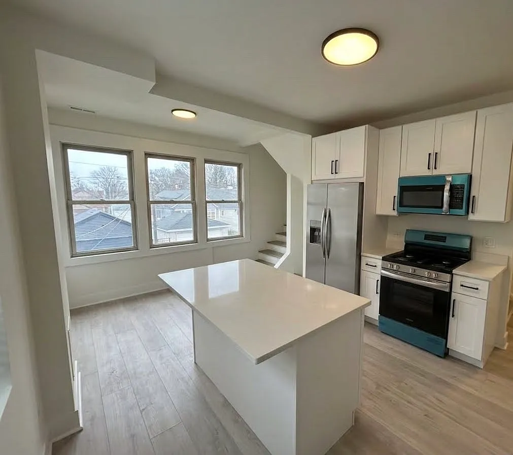 3 bed, 1400 sqft, $2,400 — Photo 1