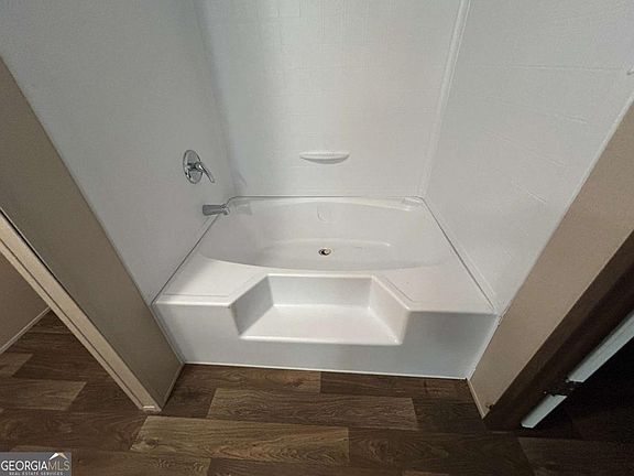 5th image of 564 Ridge Rd