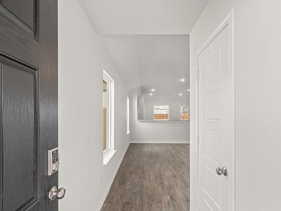 4th image of 404 Woodhouse Way