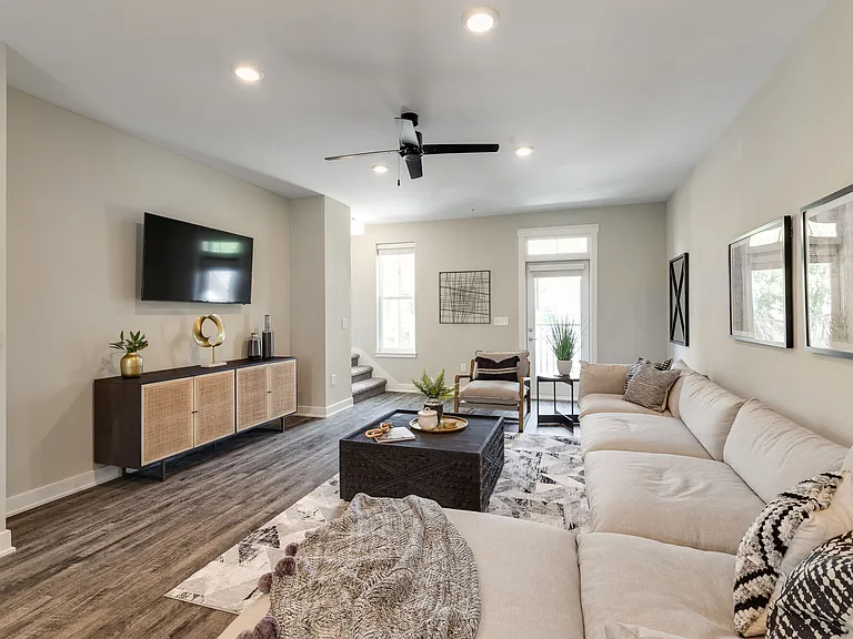Oakbrook Townhomes — Photo 11