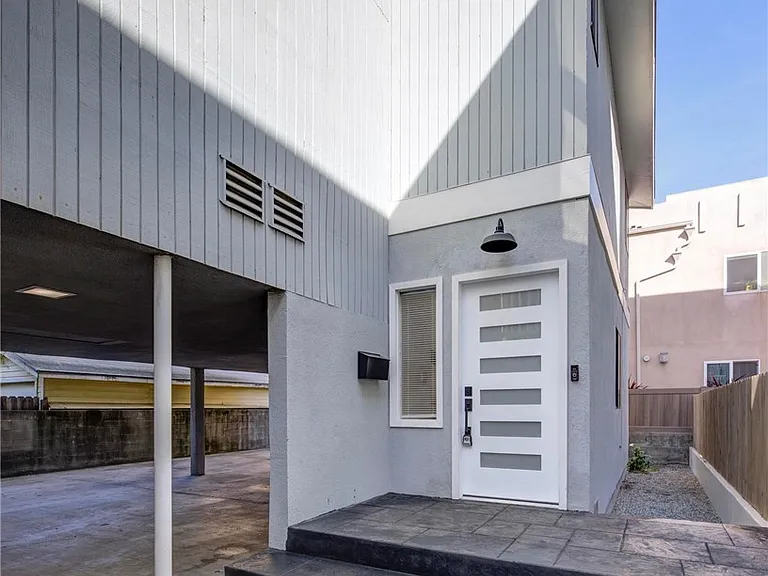 1090 Loma Dr — Photo 31