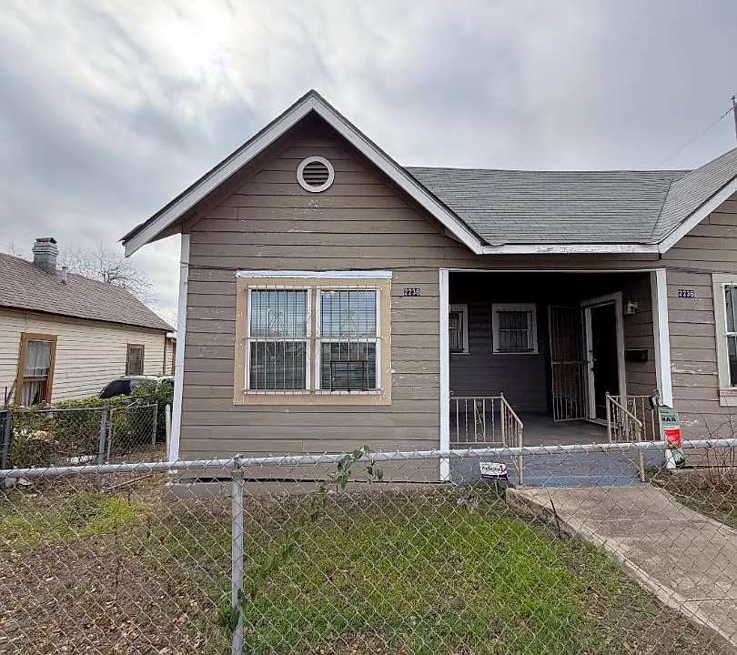 2238 N Interstate Highway 35