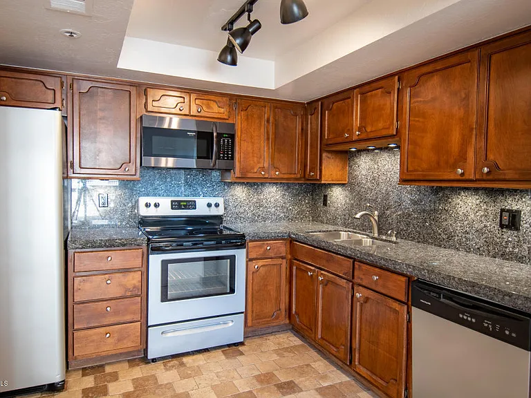 7950 E Camelback Rd #203 — Photo 5