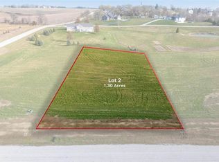 2 Leighton Ln, Oxford, IA 52322