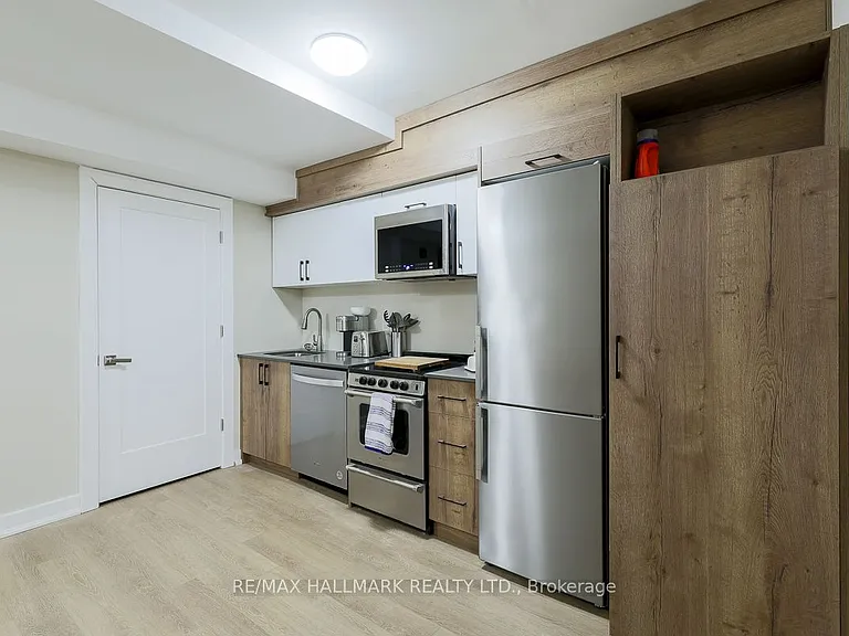 628 Danforth Ave #303 — Photo 2