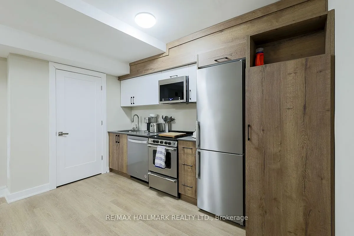 Building Photo - 628 Danforth Ave #303