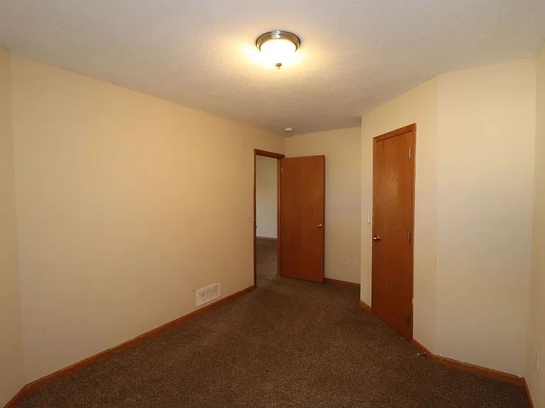 1607 Clover Dr — Photo 8