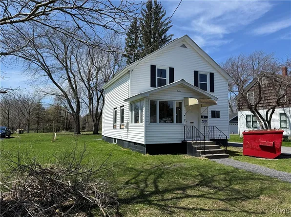 12 Roberts St, Adams, NY 13605