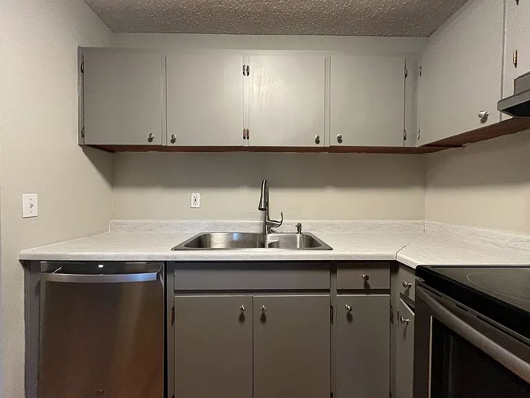 15827 NE Glisan St #5 — Photo 7