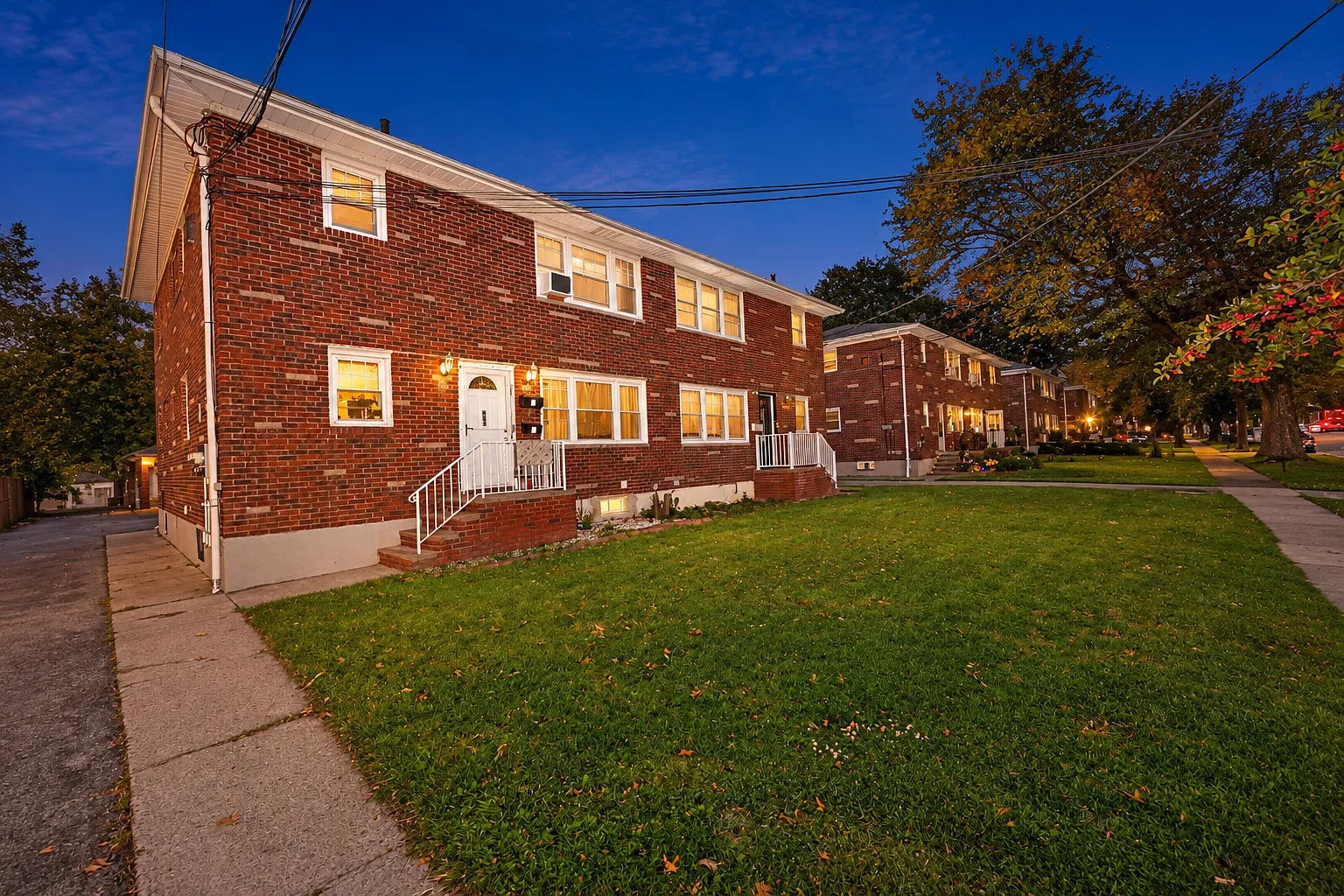 2 bed, 850 sqft, $2,200 — Photo 1