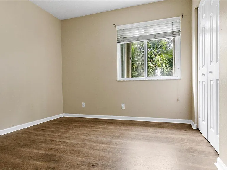 1533 Rialto Dr — Photo 23