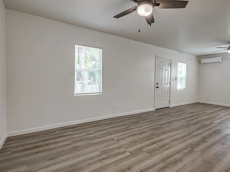 711 SE 22nd St — Photo 33