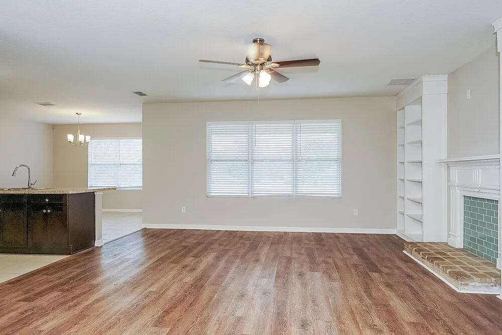 4 bed, 2.0 bath, 2093 sqft, $2,440 — Photo 3