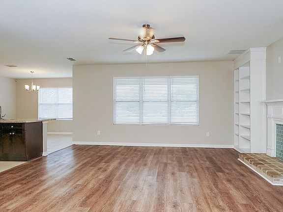 3rd image of 102 Serenola Ct