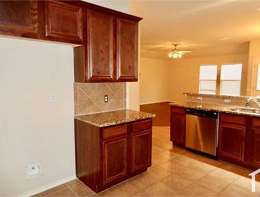 3 bed, 1873 sqft, $2,450 — Photo 3