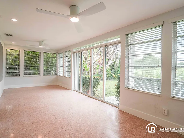 475 S Shore Dr — Photo 5