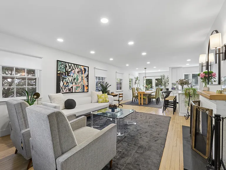 4 Lois Ave — Photo 6