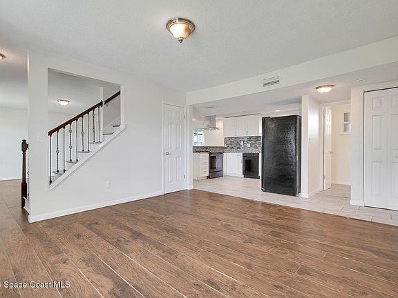 2nd image of 942 Chace Ln NE