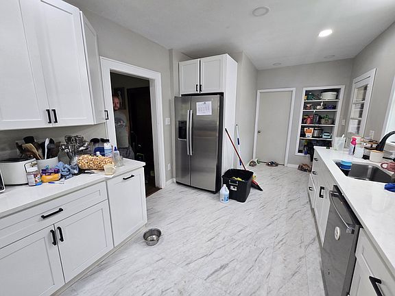 2nd image of 1 Bennetts Point Dr