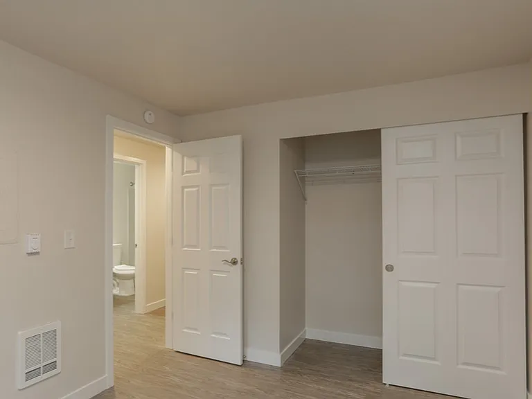 Bayview East Apartments — Photo 15