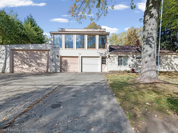 793 Hartland St, Troy, MI 48083
