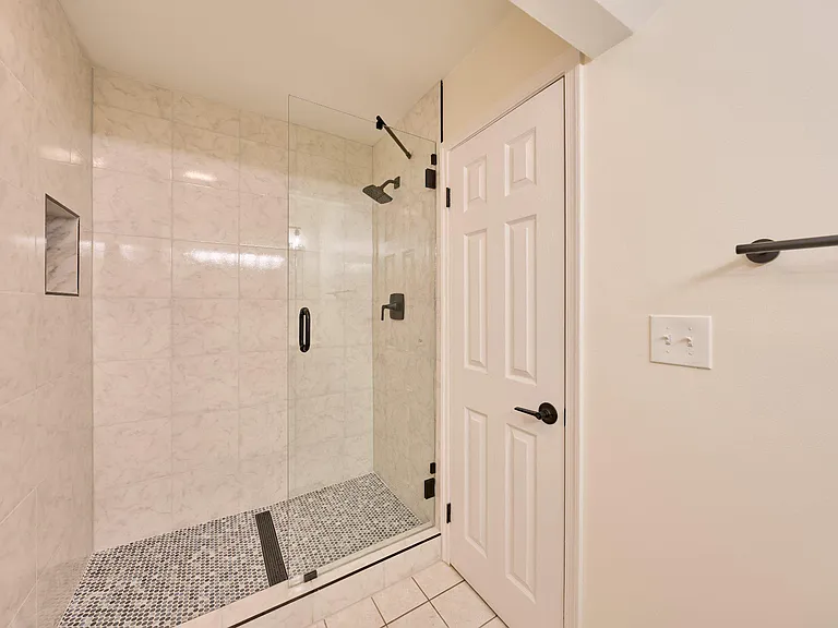 2924 Gracefield Rd — Photo 30
