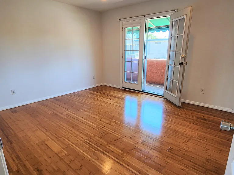 1647 S Van Ness Ave — Photo 6