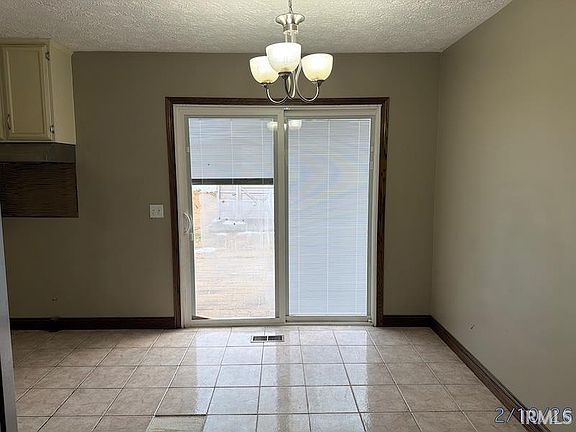 5th image of 511 E North St