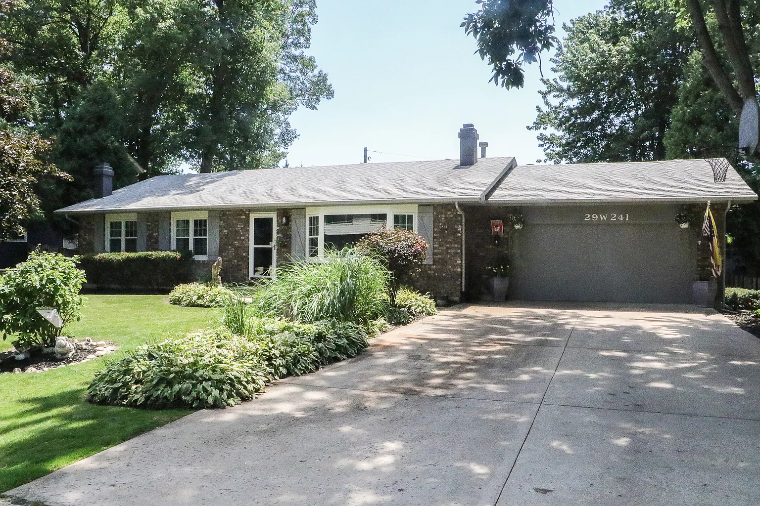 29W241 Helen Ave photo 1