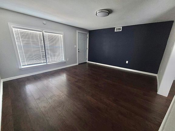 3rd image of 409 W Pembroke Ave