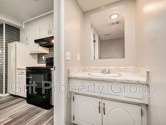 3rd image of 11218 E 71st Dr