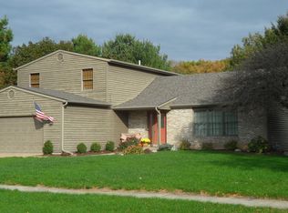 1008 N Garden Ct, Mahomet, IL