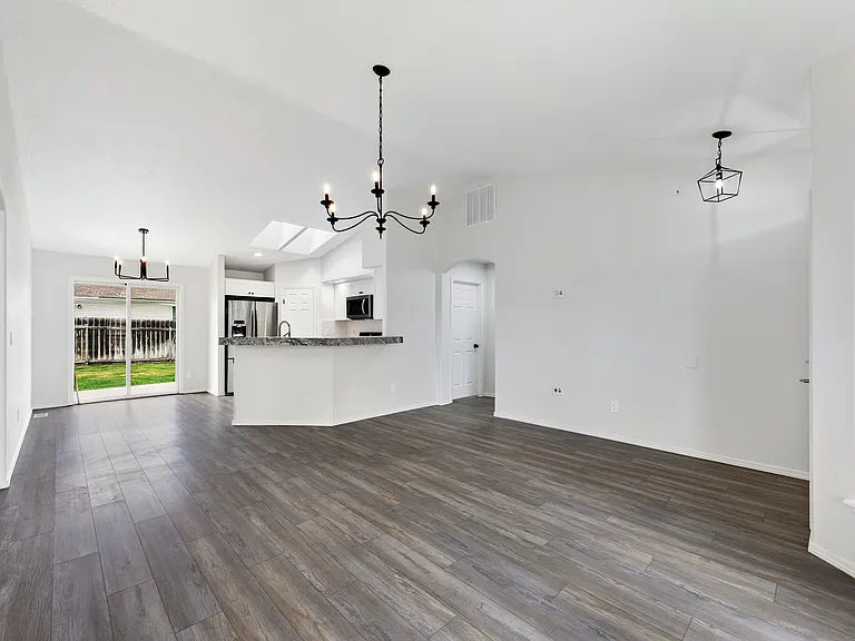 3304 E Sir Patrick Ct — Photo 8