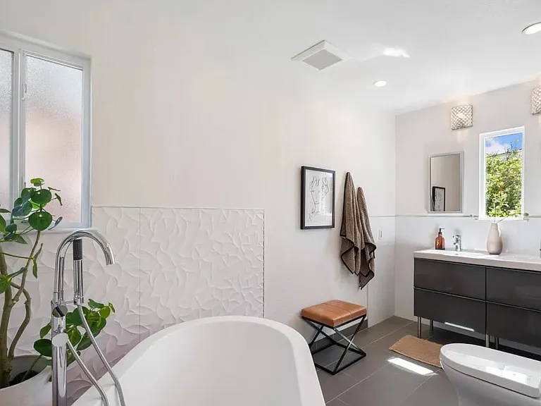 1602 Sheffield Ave — Photo 19