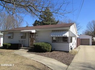 1437 S Rotzler Ave, Freeport, IL 61032