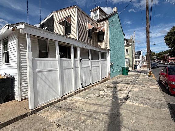 3rd image of 168 Hudson St