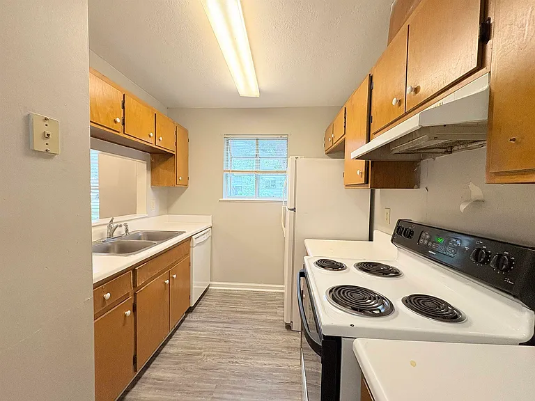3910 Gaffney Loop — Photo 7