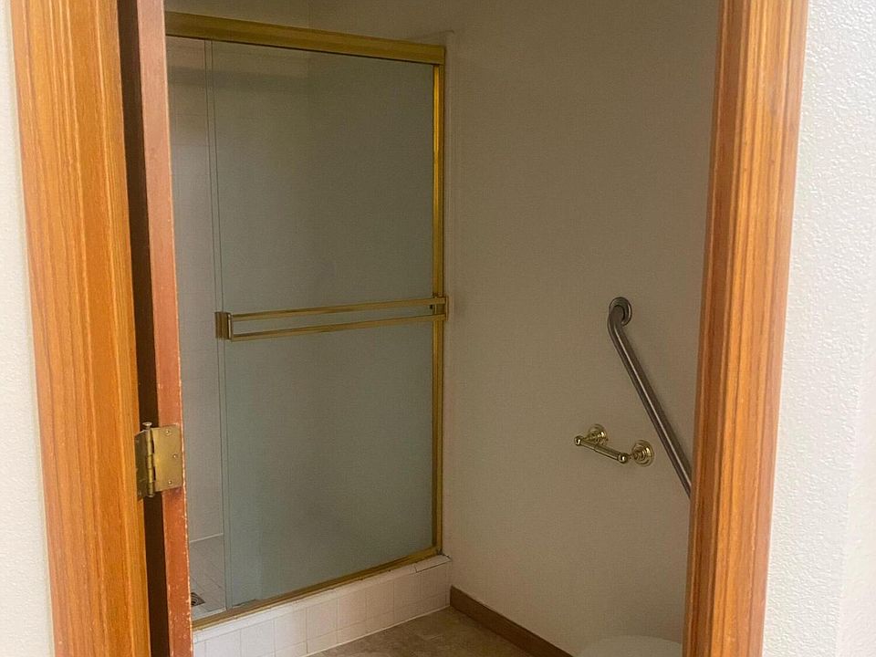 1st image of 2417 Oakwood Court