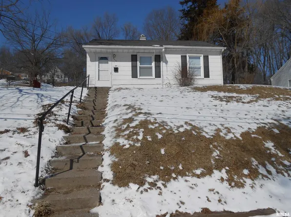 3610 May Ln, Davenport, IA 52802