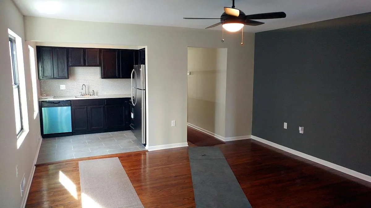 Building Photo - 2217 W 39th Ave