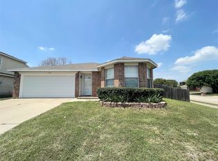 636 Bluejay Dr, Saginaw, TX 76131