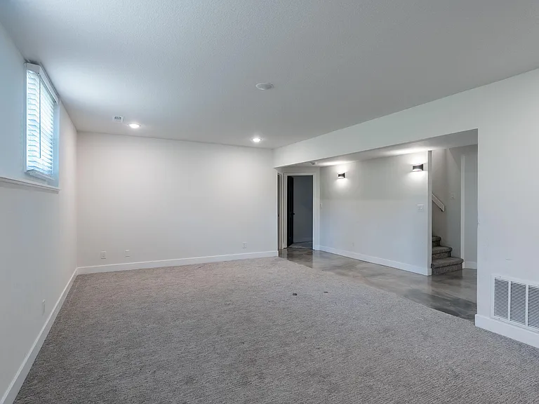 2301 Grant Ln — Photo 27