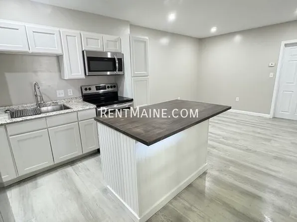 46 Bradbury St APT 1, Old Town, ME 04468