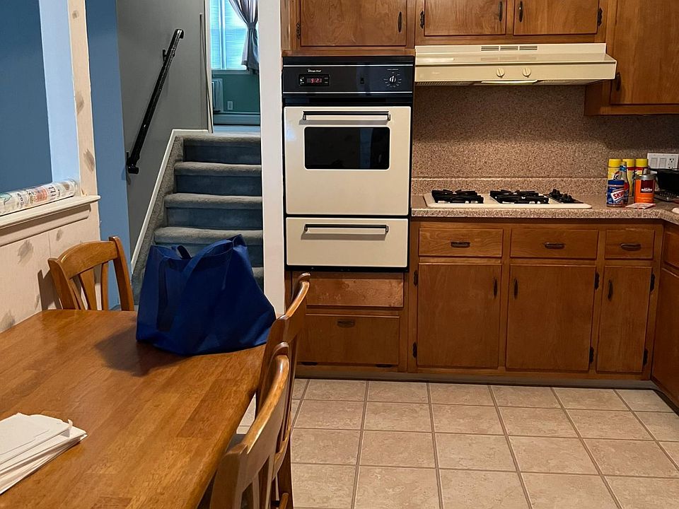 1st image of 218 Bay 14th St Floor 2