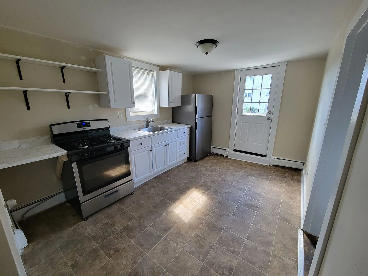 305 Amherst St — Photo 1
