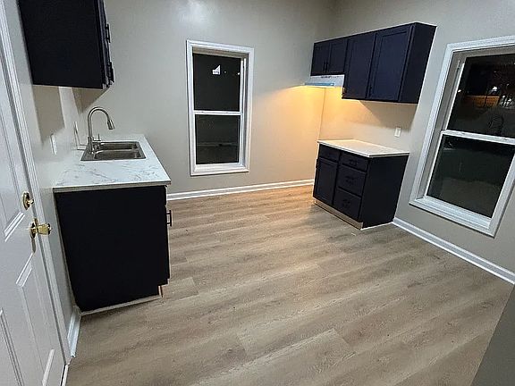 4th image of 206 Chambers St