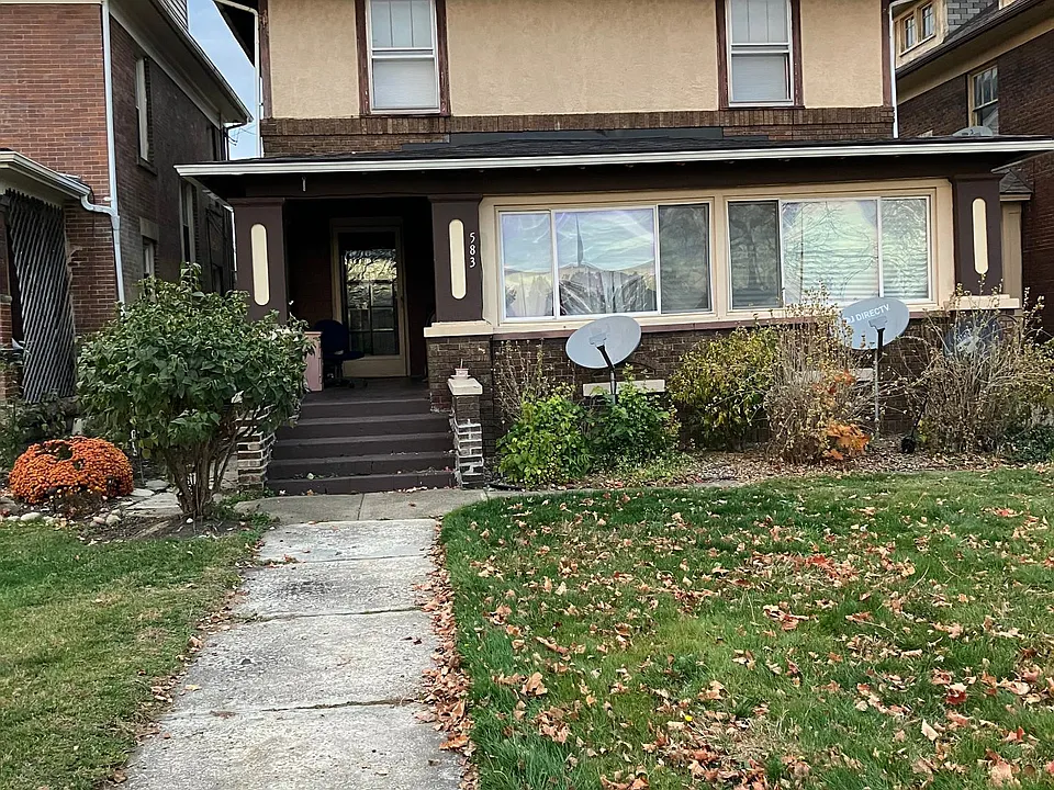 583 W Lake Ave #2