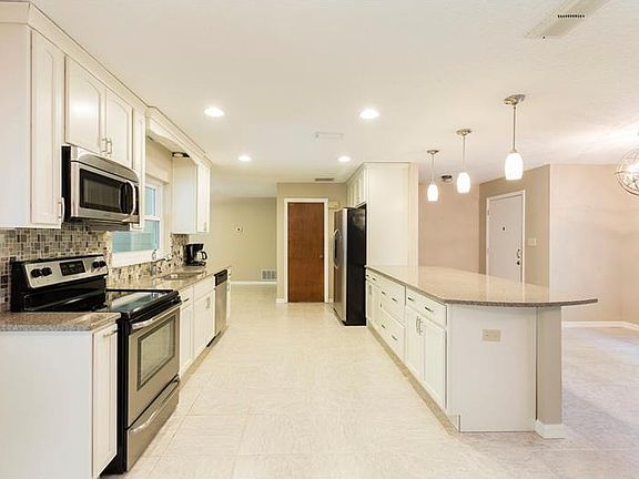 3rd image of 7234 Mailler St