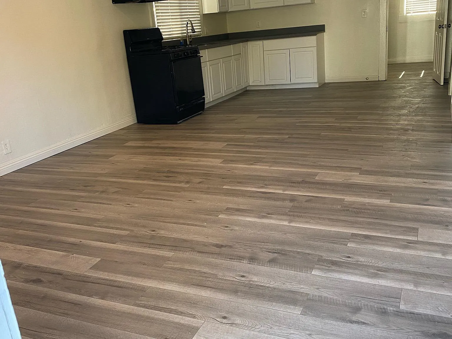 3 bed, 1.5 bath, 700 sqft, $2,400 — Photo 2