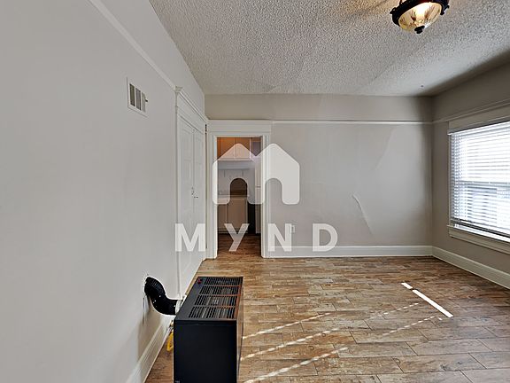 2nd image of 827 14th St APT A
